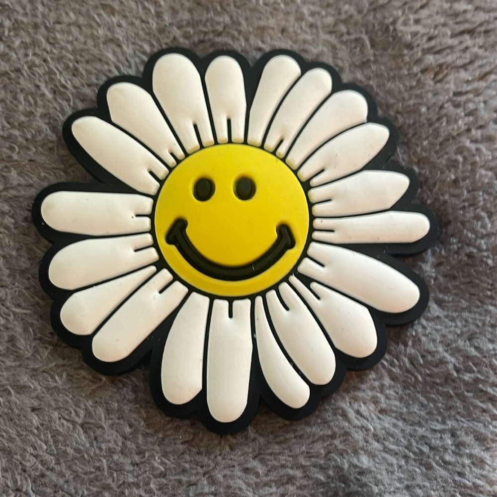 New Bogg Bag charm daisy flower with smiley face